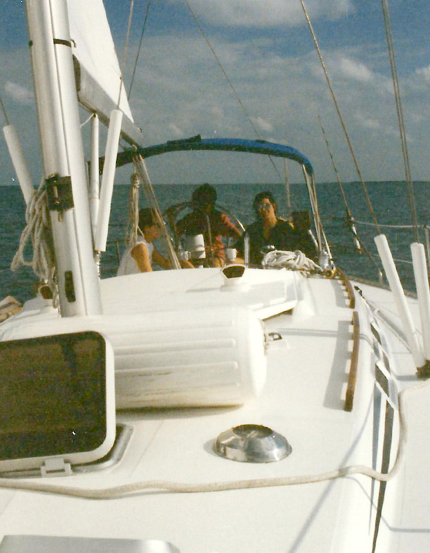 boat-chartering_Belize_girls-manning-the-boat